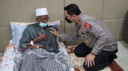 Elusan Tangan Kapolda Aceh Disaat Abu Tumin Sakit