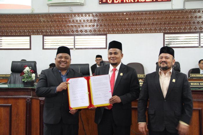 Pemkab dan DPRK Aceh Besar Tandatangani Nota Keuangan dan Raqan APBK-P