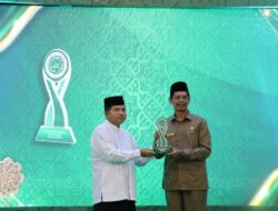 “Gubernur Aceh Terima Anugerah Halal MPU Aceh Tahun 2022