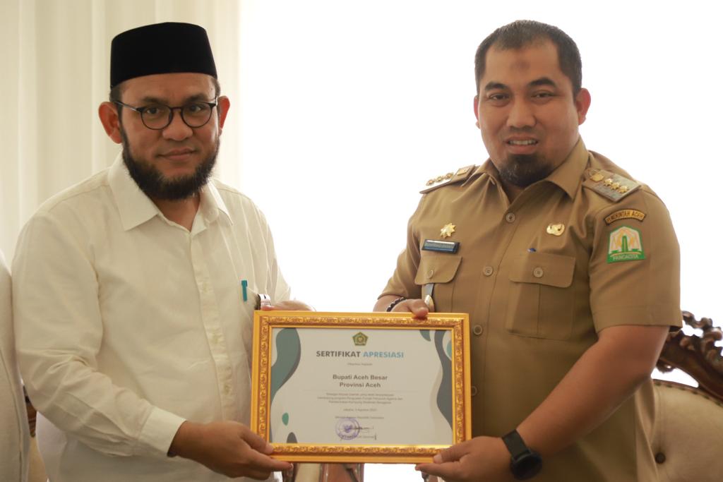Peduli Peran Punyuluh Agama, Pj Bupati Aceh Besar Terima Penghargaan dari Menteri Agama RI