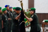 Panglima Komando Daerah Militer Iskandar Muda (Pangdam IM), Mayjen TNI Niko Fahrizal, M.Tr.(Han)., memimpin langsung prosesi Serah Terima Jabatan (Sertijab) dan Tradisi Satuan di lingkungan Kodam IM, Rabu (14/5/2025). Acara berlangsung di Gedung Malahayati, lantai dua Makodam IM, Banda Aceh. (PHOTO: PENDAM IM)