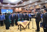 Gubernur Aceh, Muzakir Manaf, mengambil sumpah dan melantik pejabat pimpinan tinggi pratama (eselon II), pejabat administrator (eselon III) dan pejabat pengawas (eselon IV) dalam lingkungan Pemerintah Aceh, di Aula Serbaguna Kantor Gubernur Aceh, Senin, (19/5/2025).