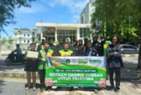 Aktivitas penggalangan dana “Sedekah Daging Kurban untuk Palestina” yang dilakukan oleh Divisi Humas LDK Ar-Risalah UIN Ar-Raniry di Simpang Lima Banda Aceh, 29 Mei 2025. Kegiatan ini sebagai bentuk solidaritas dan kepedulian terhadap rakyat Palestina yang terdampak konflik.(Photo: Ist)