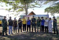 “Dandim 0101/Kota Banda Aceh Letkol Inf Faurizal Noerdin, S.Sos., M.Sc bersama prajurit TNI, personel Polsek Montasik, dan warga berfoto seusai gotong royong membersihkan saluran irigasi di Gampong Atong, Kecamatan Montasik, Aceh Besar, Jumat (19/9/2025), dalam rangka peringatan HUT ke-80 TNI.”