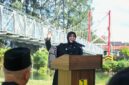 Caption Photo:Wali Kota Banda Aceh Illiza Sa’aduddin Djamal bersama pejabat Kementerian PUPR dan DPR RI meninjau Jembatan Gantung Lamseupeung–Lambhuk usai peresmian. Jembatan ini mempermudah akses warga menuju Masjid Haji Keuchik Leumik.