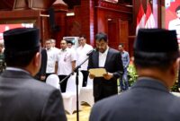 Mualem lantik sejumlah Kepala SKPA dan Deputi BPKS di Anjong Mon Mata, Banda Aceh, Jumat (10/10/2025). Gubernur Aceh itu menegaskan percepatan serapan anggaran dan penguatan birokrasi demi kesejahteraan rakyat.