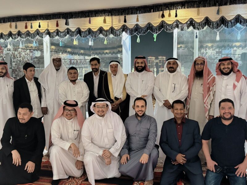 Gubernur Aceh, H. Muzakir Manaf, melakukan pertemuan & memaparkan berbagai peluang investasi di Aceh kepada para investor asal Timur Tengah dalam sebuah pertemuan di Kota Makkah Al-mukarramah, Kamis, 16 okt 2025. Pertemuan tersebut diinisiasi oleh perusahaan investasi terkemuka Arab Saudi, Sadeen Al-Bait, dan dihadiri oleh pengusaha dari Arab Saudi, Qatar, Sudan, Kuwait, serta Uni Emirat Arab.