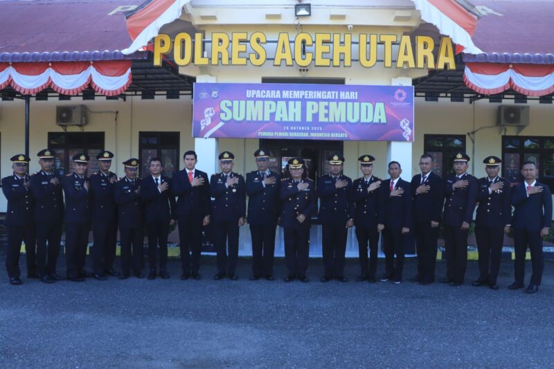 Kapolres Aceh Utara AKBP Trie Aprianto memimpin upacara peringatan Hari Sumpah Pemuda ke-97 di Lapangan Tri Brata, Lhoksukon, 28 Oktober 2025.

