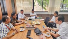 Sekretaris Dinas Sosial Aceh, Chaidir, SE, MM, bersama jajaran saat berkoordinasi dengan Kementerian Sosial RI di Jakarta membahas penguatan cadangan logistik bencana untuk Aceh.