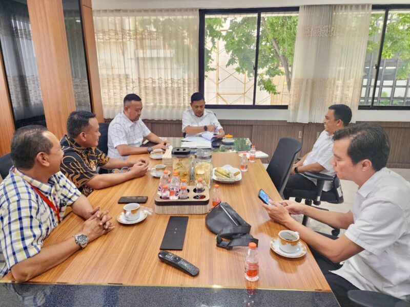 Sekretaris Dinas Sosial Aceh, Chaidir, SE, MM, bersama jajaran saat berkoordinasi dengan Kementerian Sosial RI di Jakarta membahas penguatan cadangan logistik bencana untuk Aceh.