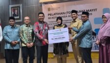 Wali Kota Banda Aceh Hj. Illiza Sa’aduddin Djamal membuka Pelatihan Tajhiz Mayit se-Kota Banda Aceh 2025 yang digelar oleh Baitul Mal dan Dinas Syariat Islam di Aula Pemko Banda Aceh.
Photo: Ist