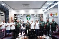 Pangdam Iskandar Muda Mayjen TNI Joko Hadi Susilo, S.I.P. menerima audiensi Kakanwil Kemenkeu Aceh Paryan di Makodam IM, Banda Aceh, Senin (27/10/2025).
