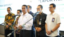 Mentan Andi Amran Sulaiman mengumumkan layanan WhatsApp “Lapor Pak Amran” untuk melaporkan penyimpangan pupuk bersubsidi, Jumat (31/10/2025).