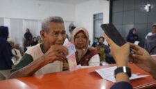 Masyarakat bisa mengecek status penerima BLT Kesra Rp900.000 Oktober 2025 melalui situs Kemensos atau aplikasi Cek Bansos menggunakan NIK KTP. (Foto: Kemensos)