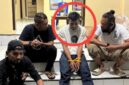 Polisi mengamankan pelaku pembunuhan di Bombana beserta barang bukti parang yang digunakan. [ Photo: Net]