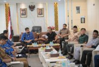 Gubernur Aceh, Muzakir Manaf bersama Ketua Tapa, M. Nasir, S.IP , MAP dan Seluruh Anggota Tapa melakukan pertemuan Dengan Ketua DPRA,  Zulfadhli dan Ketua Fraksi terkait APBA Tahun 2026 di ruang Kerja Ketua DPRA, Banda Aceh, 3/11/2025