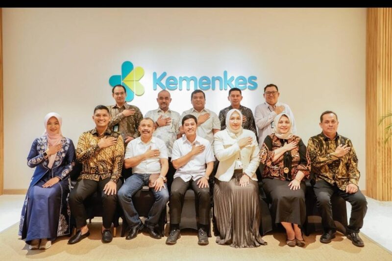 Ketua Pembina Posyandu Aceh Marlina Muzakir didampingi Plt Direktur RSUD Zainoel Abidin Banda Aceh dr. Hanif, Wakil Wali Kota Banda Aceh, dan Bupati Pidie melakukan pertemuan dengan Kementerian Kesehatan RI yang diterima langsung oleh Wamenkes RI Dante Saksono Harbuwono di Gedung Adhyatma, Kemenkes, Selasa, 18 November 2025.