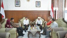 Wakil Gubernur Aceh, Fadhlullah, SE menerima langsung Bantuan dari Gubernur Jambi Al Haris di Bandara International SIM, Minggu, 14 Desember 2025