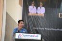 Plt Kadisdikbud Aceh Besar, Dr. Agus Jumaidi. M.Pd, Kajari Aceh Besar, Jimmy Novian Tirayudi, SH, MH, MSi foto bersama seusai pembukaan Duta Pelajar Sadar Hukum di Hotel Permata Hati, Gampong Meunasah Manyang PA, Kecamatan Ingin Jaya, Rabu (17/12/2025). FOTO/MC ACEH BESAR