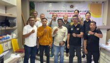 Peserta dan penguji berfoto bersama usai UKW XX PWI Aceh di Lhokseumawe. Sebanyak 18 wartawan dinyatakan kompeten setelah mengikuti uji sesuai standar.